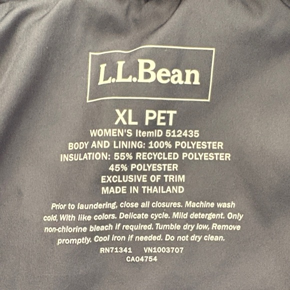 LL Bean Women's Mountain Classic Puffer Jacket - Picture 10 of 10